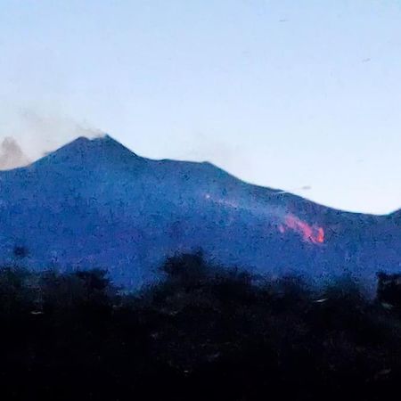 Loft Sotto Il Vulcano, Con Posto Auto Privato Zafferana Etnea Kültér fotó